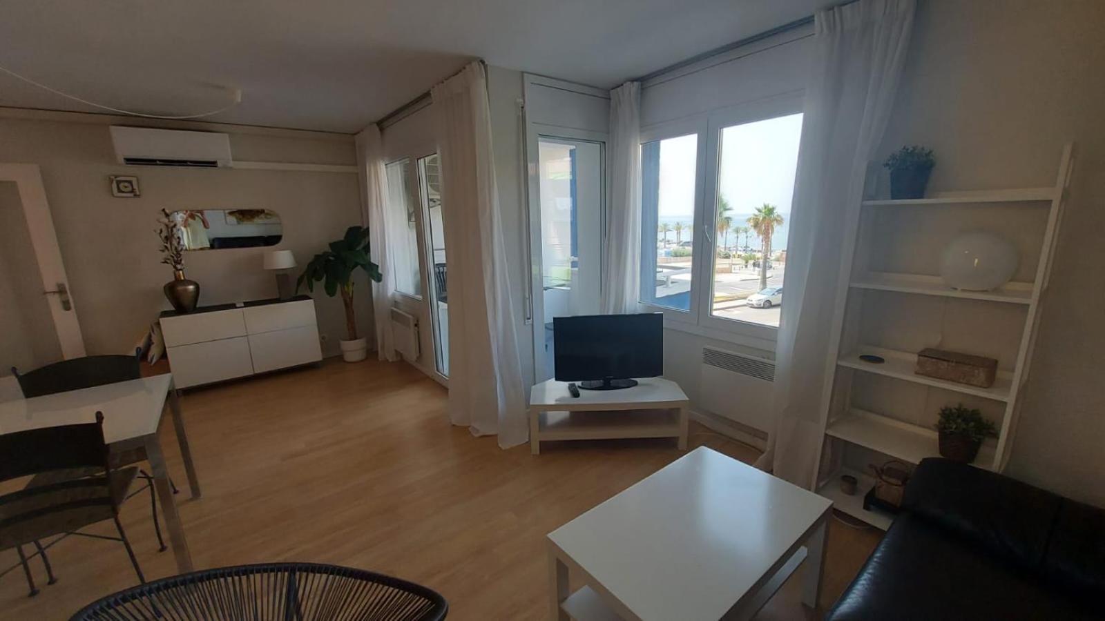 1ª Linea Reformado Y Frente Al Puerto Deportivo Firmamos Contrato Si El Cliente Lo Solicita Aunque Es Necesario Hacer La Reserva Para Poder Comunicarse L'L'Hospitalet de l'Infant Eksteriør bilde